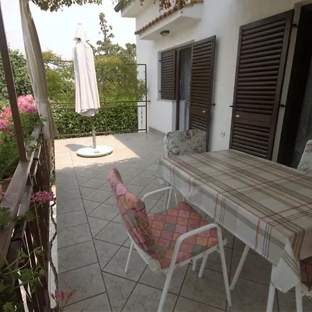 Cvelic Milovcic Apartment Malinska