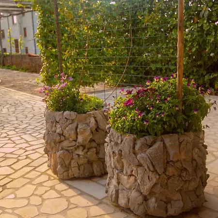 Cvelic Milovcic Apartment Malinska