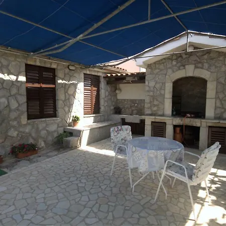 Cvelic Milovcic Apartment Malinska