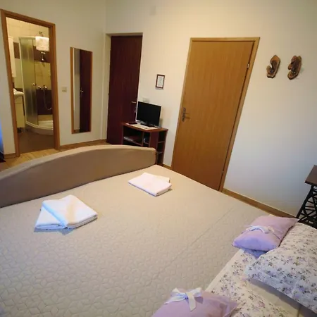 Cvelic Milovcic Apartment Malinska